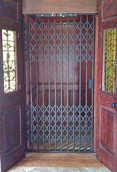 Acordeon Door